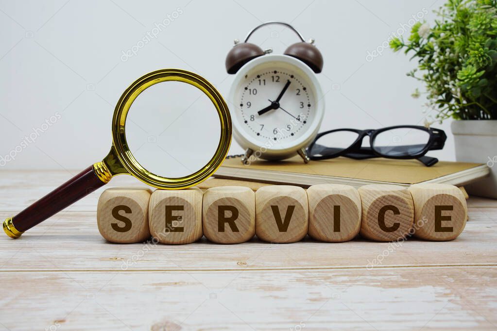Consulente che segue nel tempo il cliente con un abbonamento di assistenza